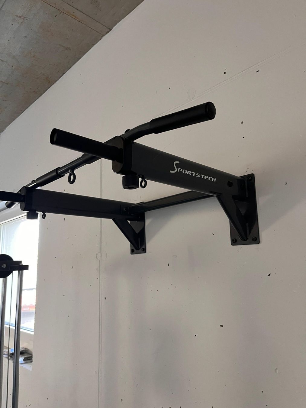 Hometrainer: Klimmzugstange Wandmontage schwarz – Gebraucht aus Hallau von ber_t259
