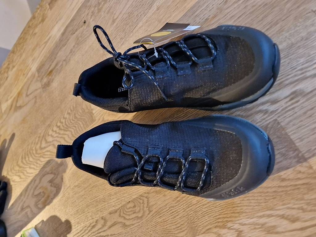 Fizik Chaussures femmes: Fizik MTB Schuhe Veloschuhe NEU flat – Neuf (Voir description) à Zürich par Marielejars