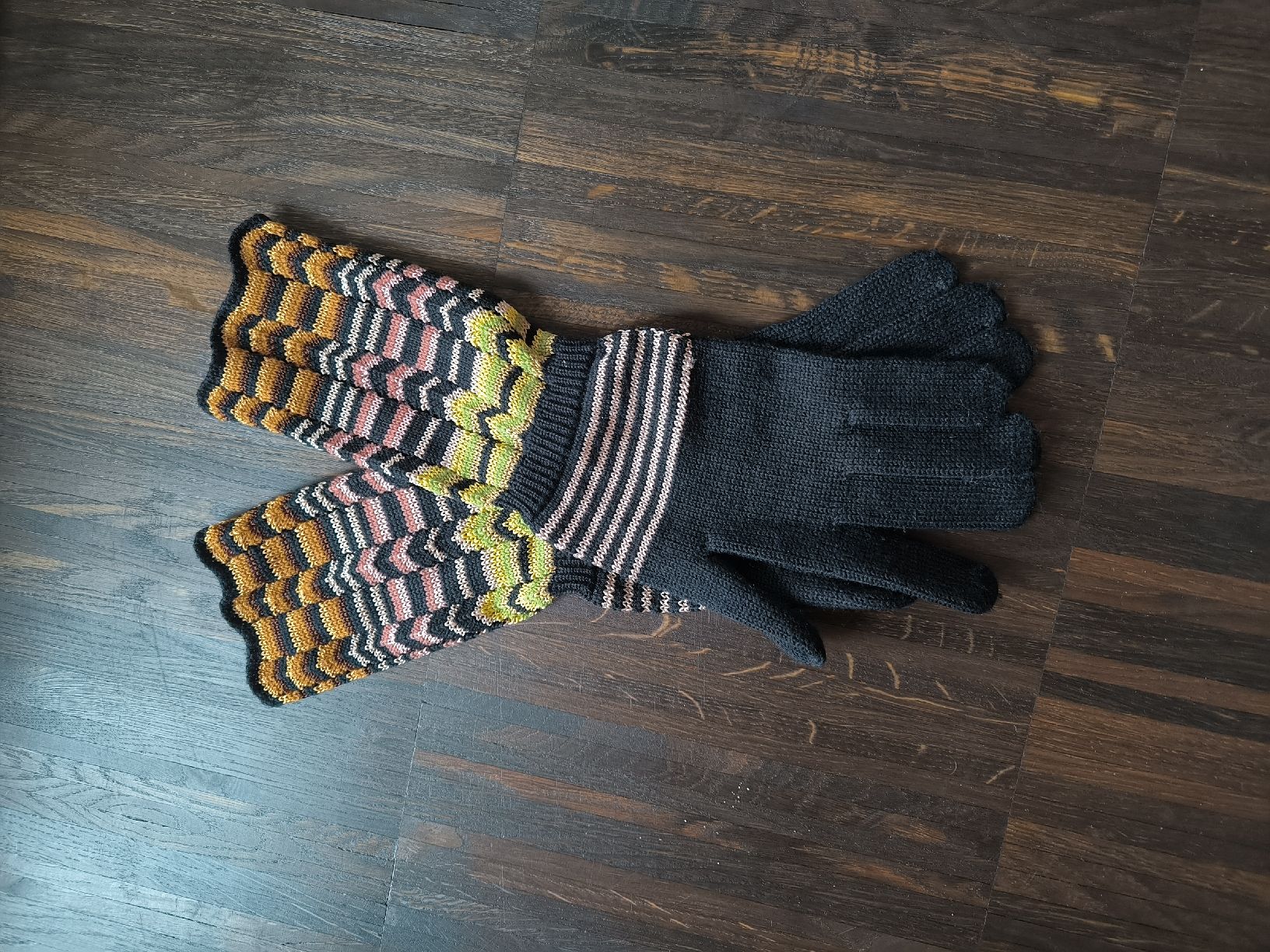 Guanti & manicotti: Original Missoni Wool Blend Gloves, Size M, zigzag pattern! – Usato da Zug venduto da LindaManga 2