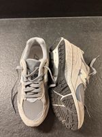 New Balance 2002R Sneaker Gr. 38.5  Grau/Beige