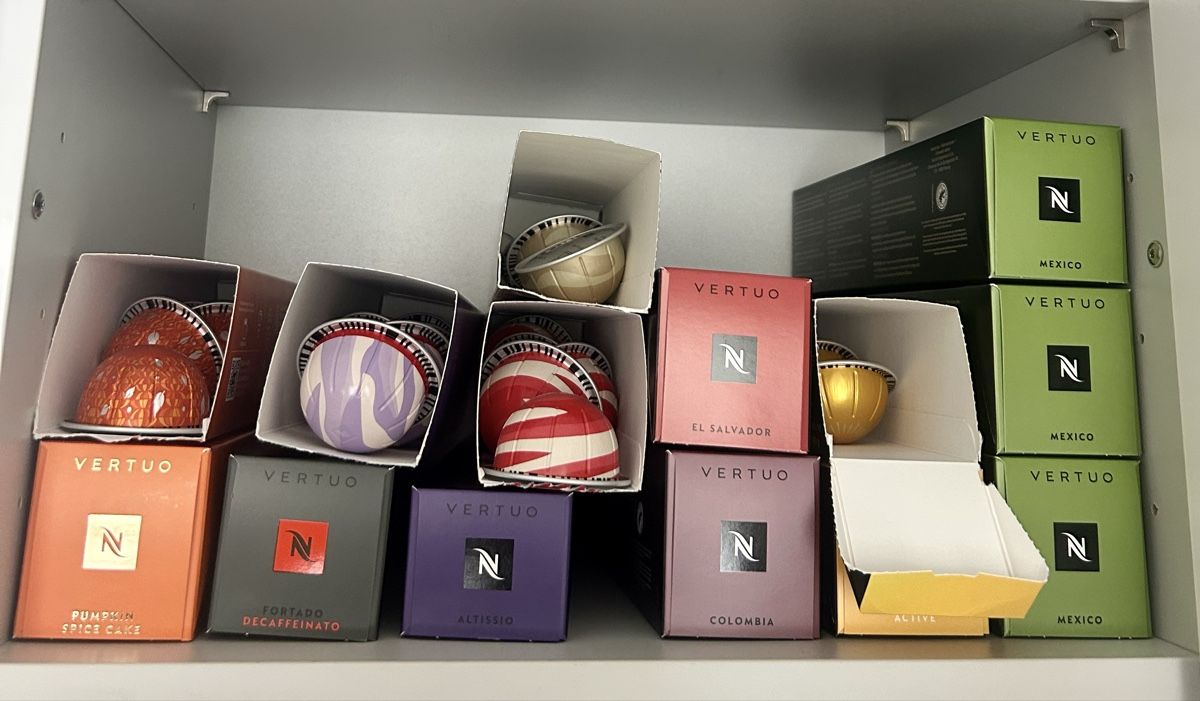 Nespresso Macchine per caffè & Macchine per espresso: Nespresso Vertuo mit Automatischer Öffnung – Usato da Obfelden venduto da 4star4 1