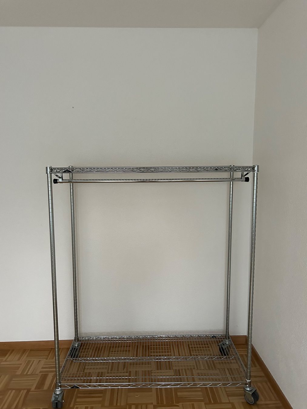 Garderobe: Stabile Kleiderstange / Garderobe – Gebraucht aus Zürich von erm_26gh