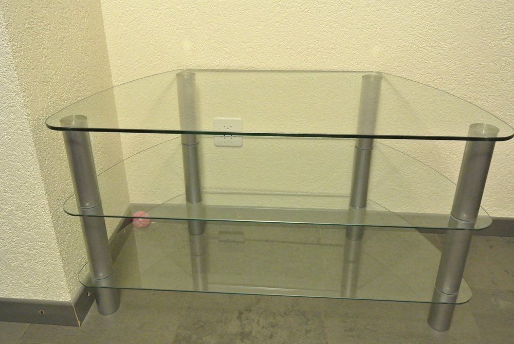 TV Möbel: TV Tisch Glas Aluminium – Gebraucht aus Winterthur von owight