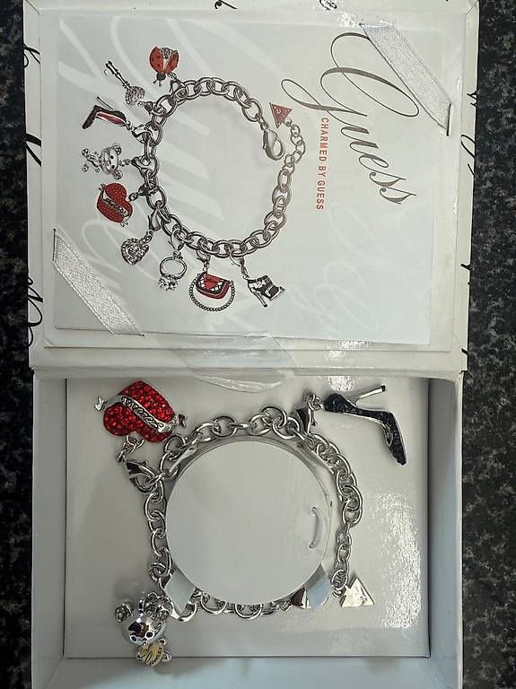 Bracciali & Braccialetti: Guess Armkette mit Charms – Usato da Stetten AG venduto da mik_2mq8 1