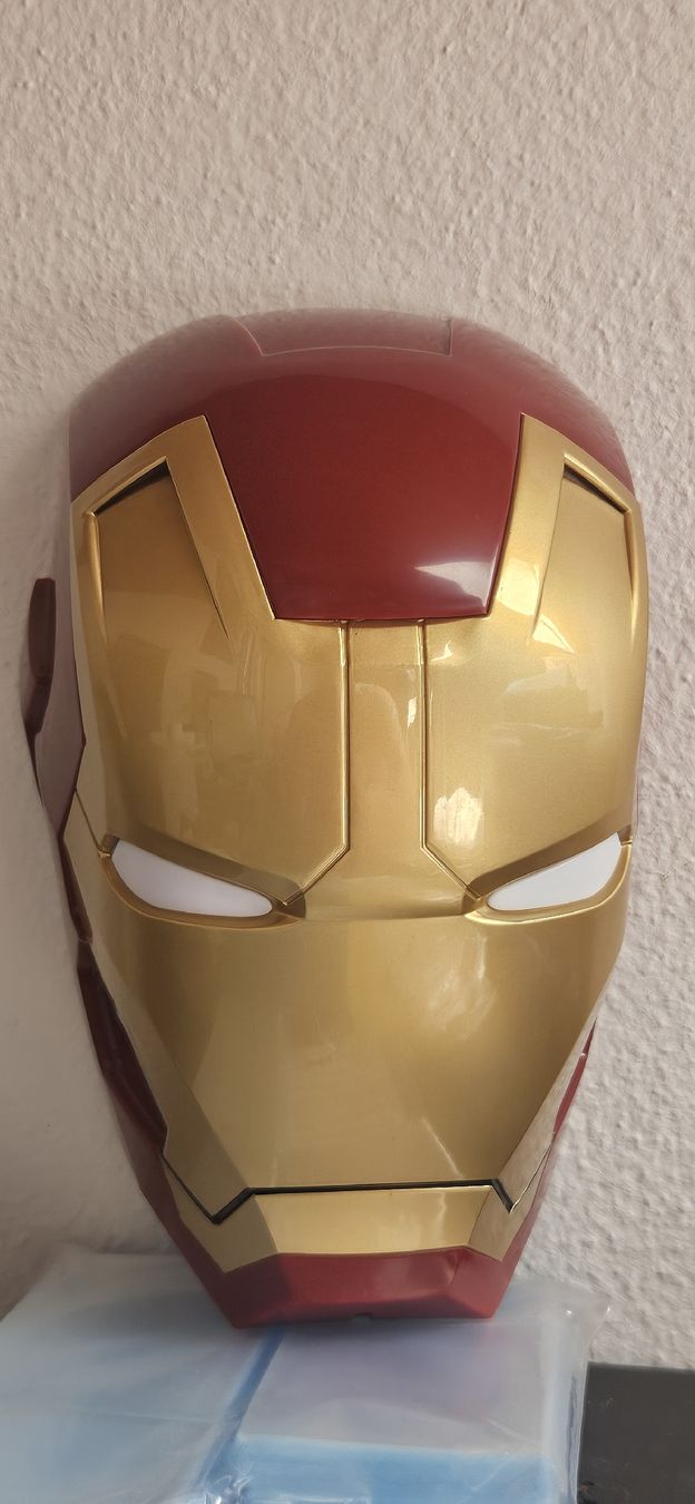 Lampen: Marvel Iron Man Wandlampe & Tischlampe Hand – Gebraucht aus Belp von Ginus85 1