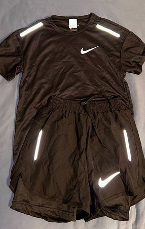 Nike Sport-Set T-Shirt & Shorts Schwarz Gr. S