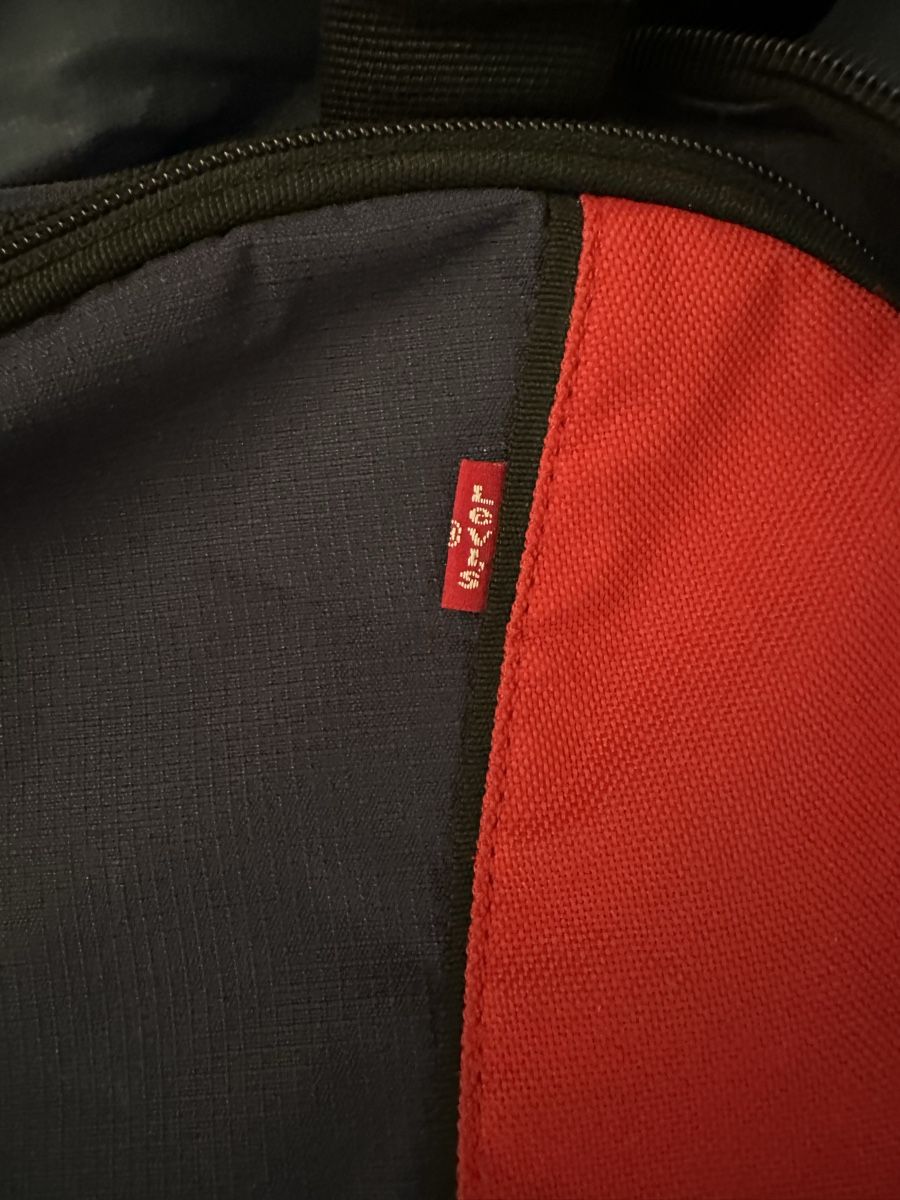 Borse: Borsa sportiva Levi's blu/rossa – Usato da Losone venduto da niv_8vwx 2