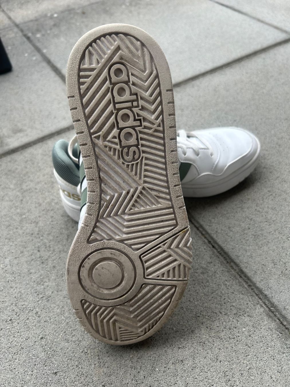 Adidas Damenschuhe: Une paire de basket Adidas – Gebraucht aus Courrendlin von loko2910 3
