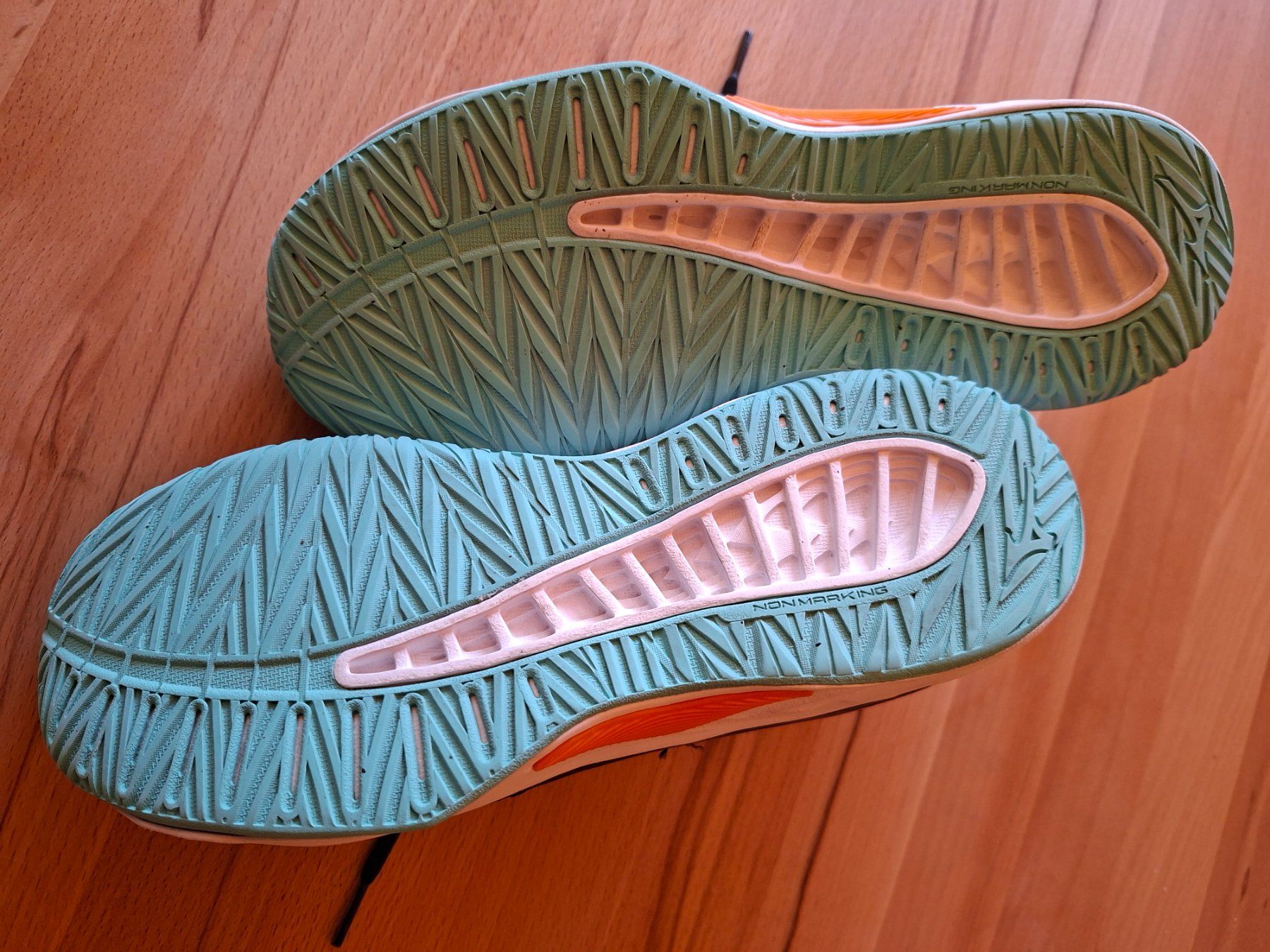 Scarpe da uomo: Hallenturnschuhe Gr.39 – Usato da Blankenburg venduto da mon_dbk6 2