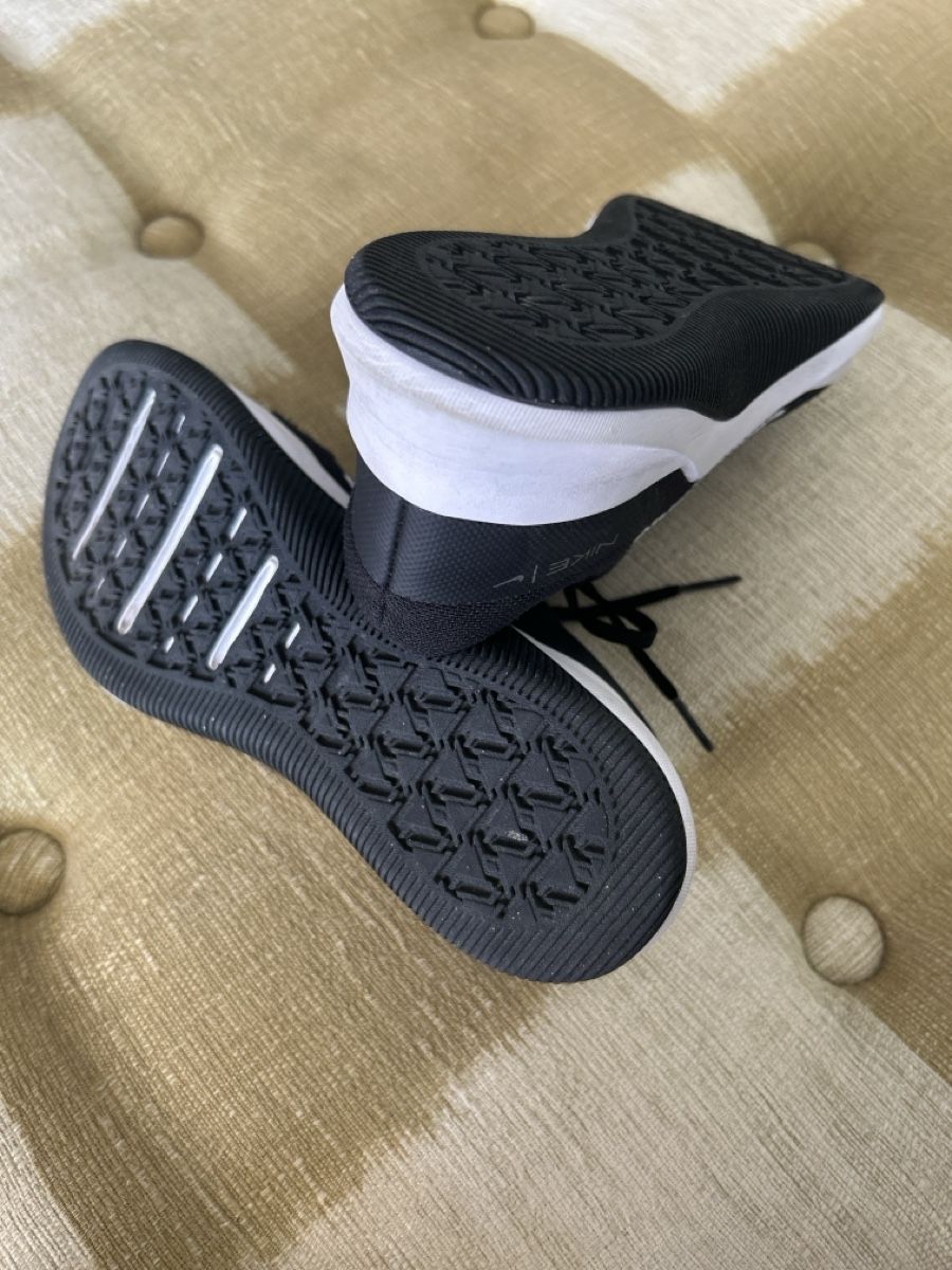 Nike Scarpe da uomo: Nike Trainingsschuhe Gr. 36.5 – Usato da Baar venduto da Reddot 1