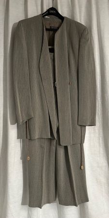 Elegantes ARMANI Damen Anzug Gr. 42 mit Nadelstreifen
