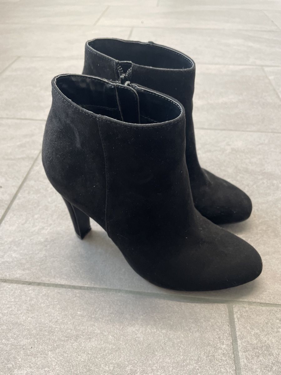 Scarpe da donna: Bata Wildleder Stiefeletten – Usato da Kilchberg BL venduto da ann_kwk5 1