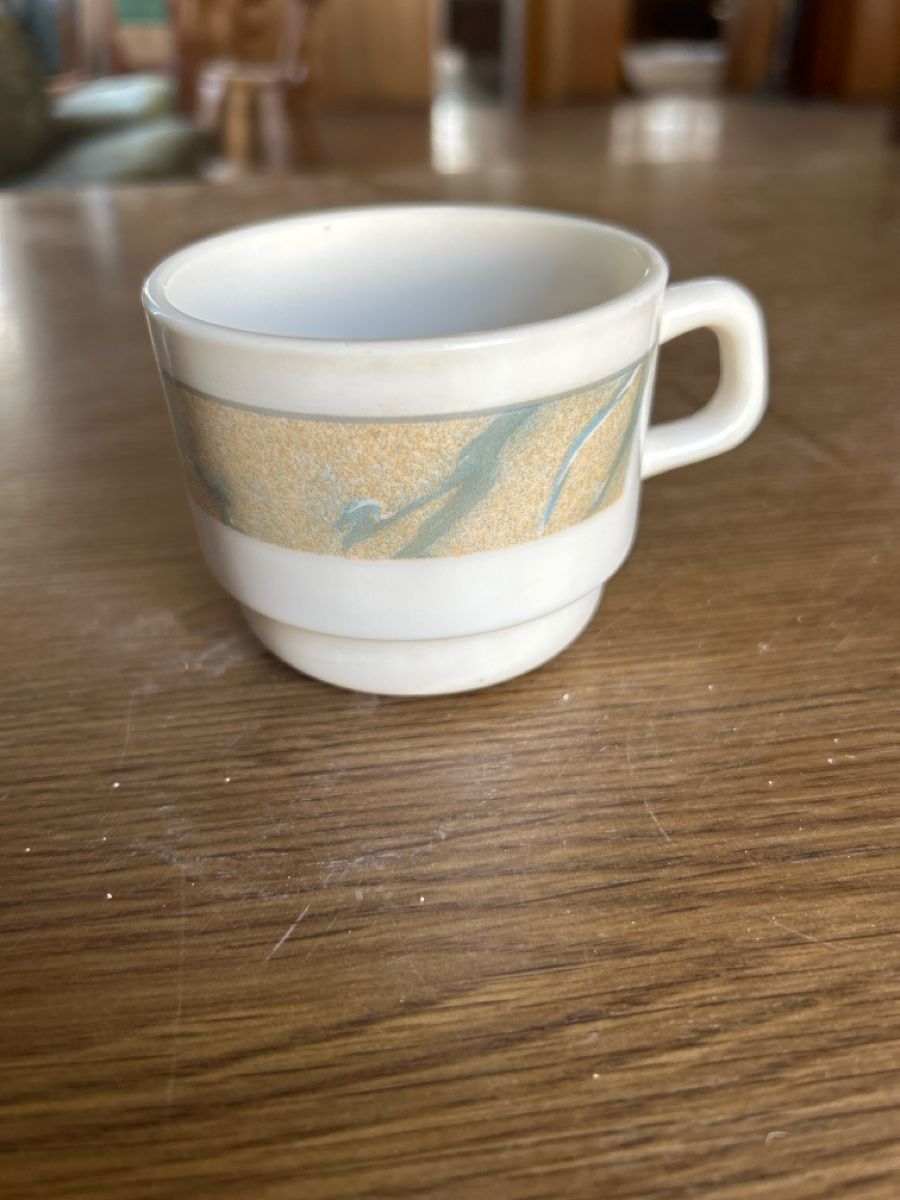 Services de table: 32 Kaffetassen + Teller – D'occasion à Oetwil a.d. Limmat par tobbra 3