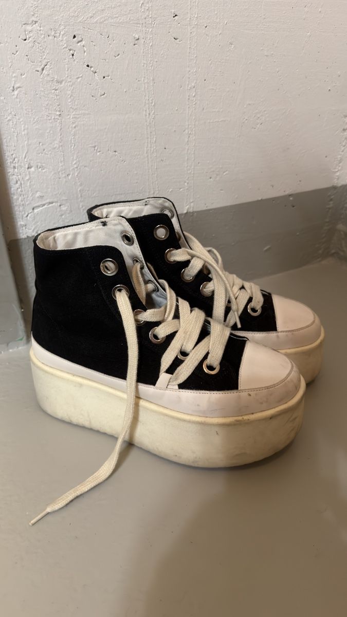 Inuikii Chaussures femmes: Inuikii 38 sneakers – D'occasion à Zürich par _themutschget_