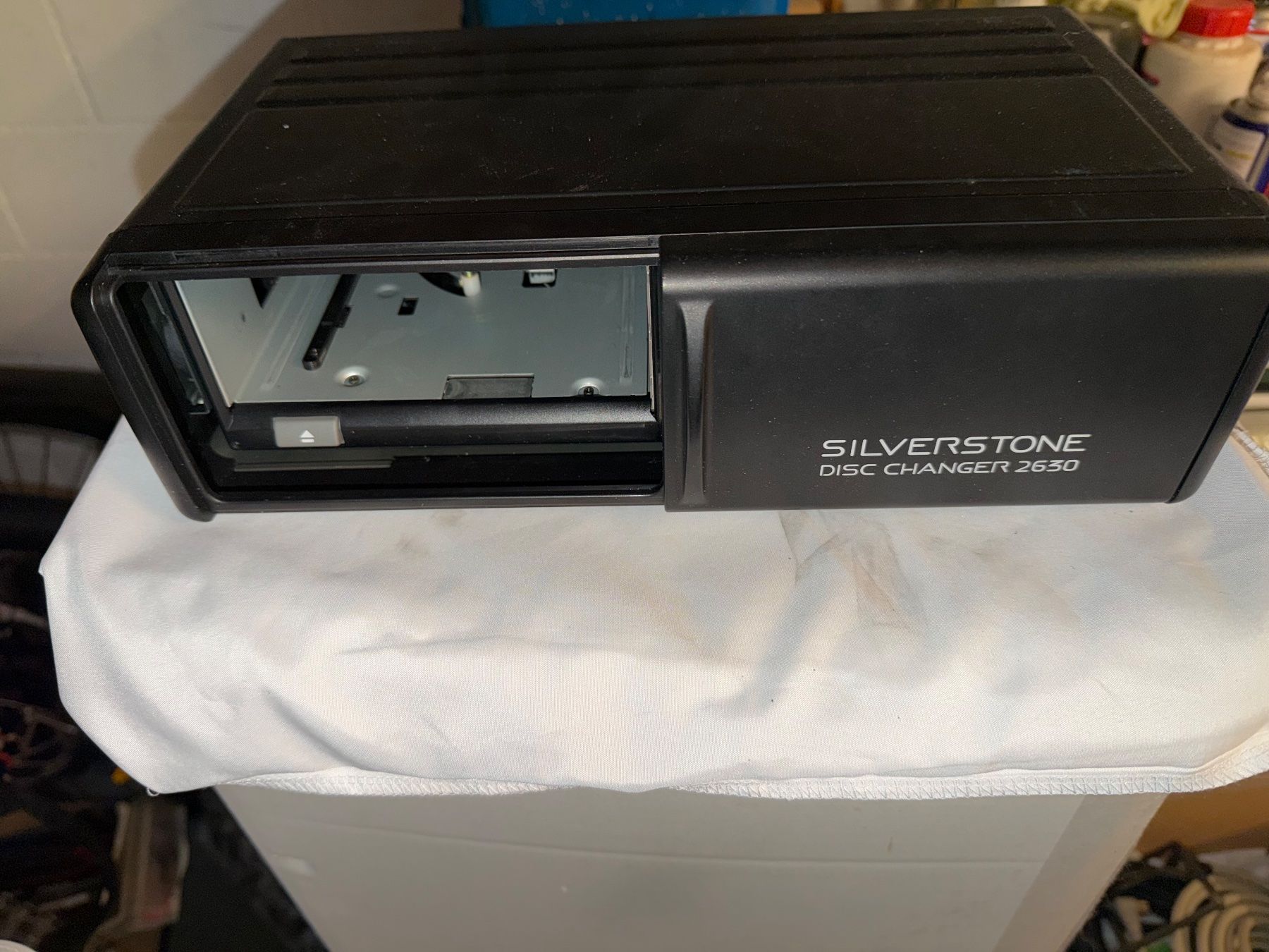 Mercedes-Benz Tutti pezzi di ricambio auto: Becker Silverstone CD Wechsler 2650 und Sonny CD Wechsler – Usato da Luzern venduto da Basa73 3