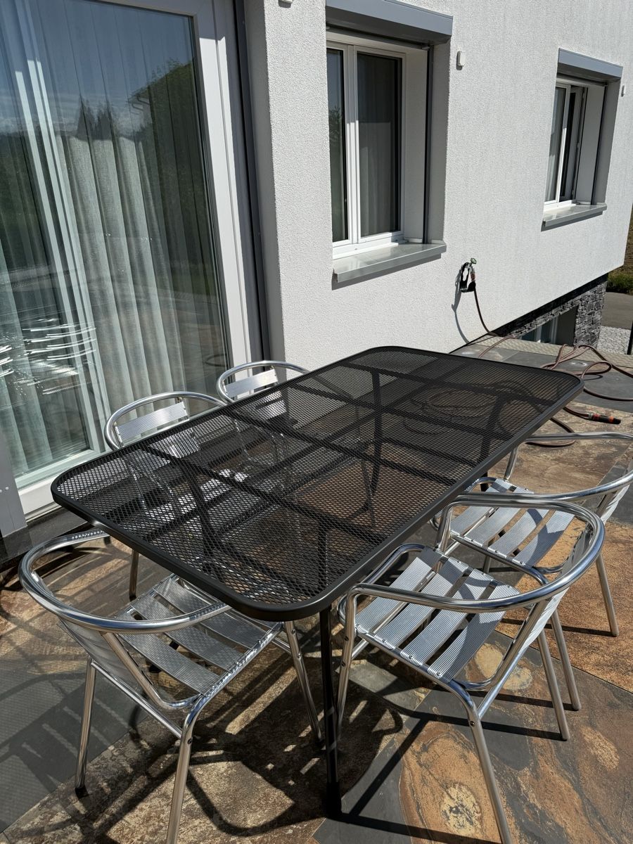 Set di tavolo e panche: Gartentisch mit 4 Stühlen zu verkaufen – Usato da Schüpfen venduto da blerinapodrimja