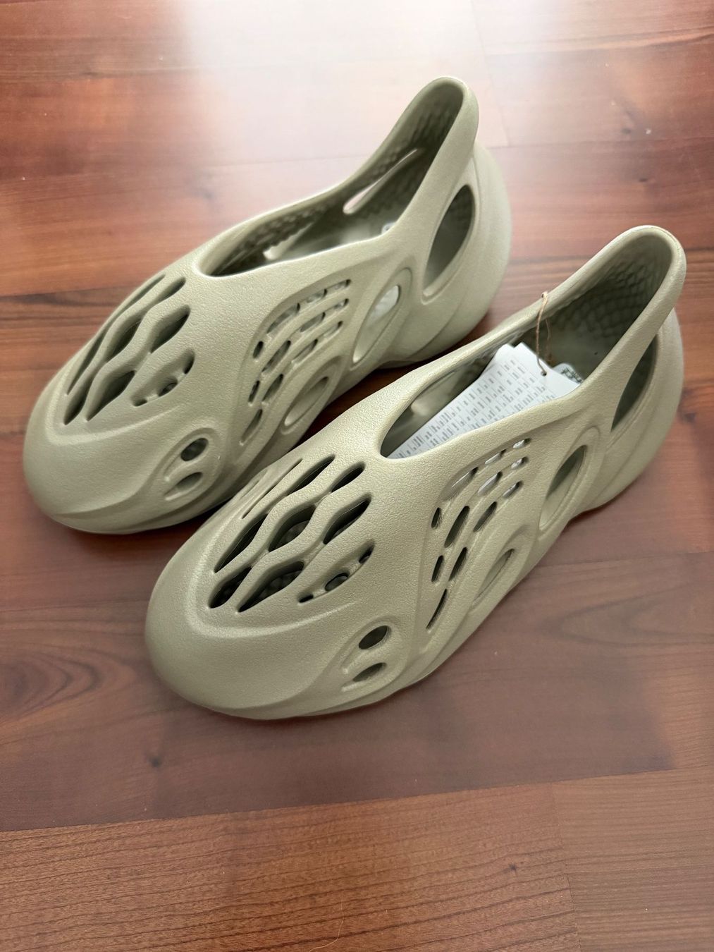 Adidas Scarpe da uomo: Yeezy Foam Runner Stone Salt – Nuovo e nell'imballaggio originale da Grabs venduto da Alvin13