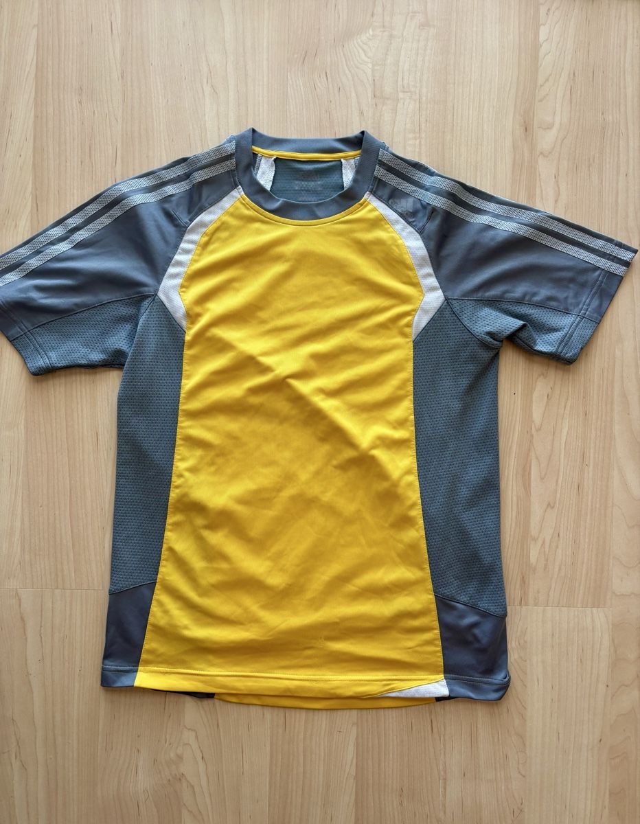 Adidas T-shirt: T-Shirt sport Adidas – Usato da Denens venduto da RomainSecondeMain 1