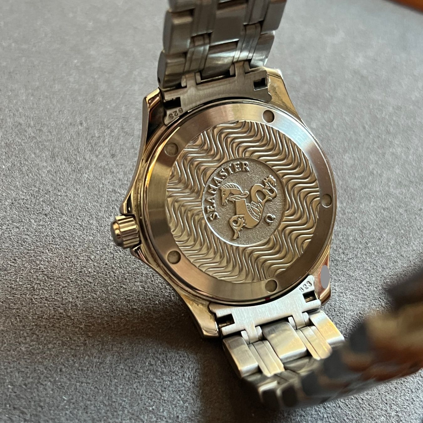 Omega Uhren: Omega Seamaster Automatic Date 2501.21 – Gebraucht aus Carouge GE von Watchaser 4
