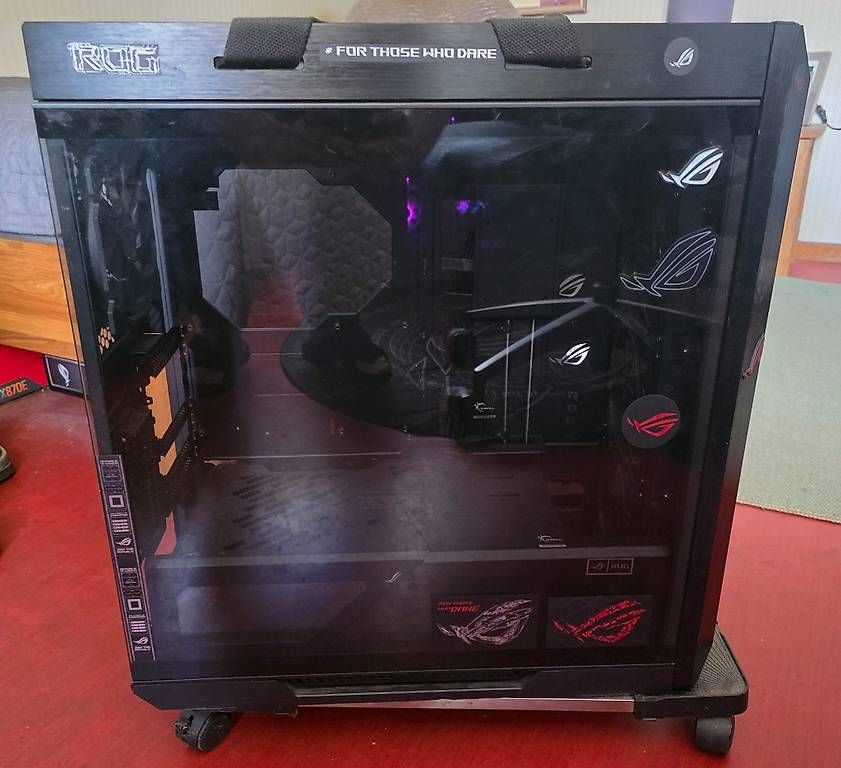 Asus Custodie: ASUS ROG Strix Helios Gaming Gehäuse – Usato da Schaffhausen venduto da pun_jn7j