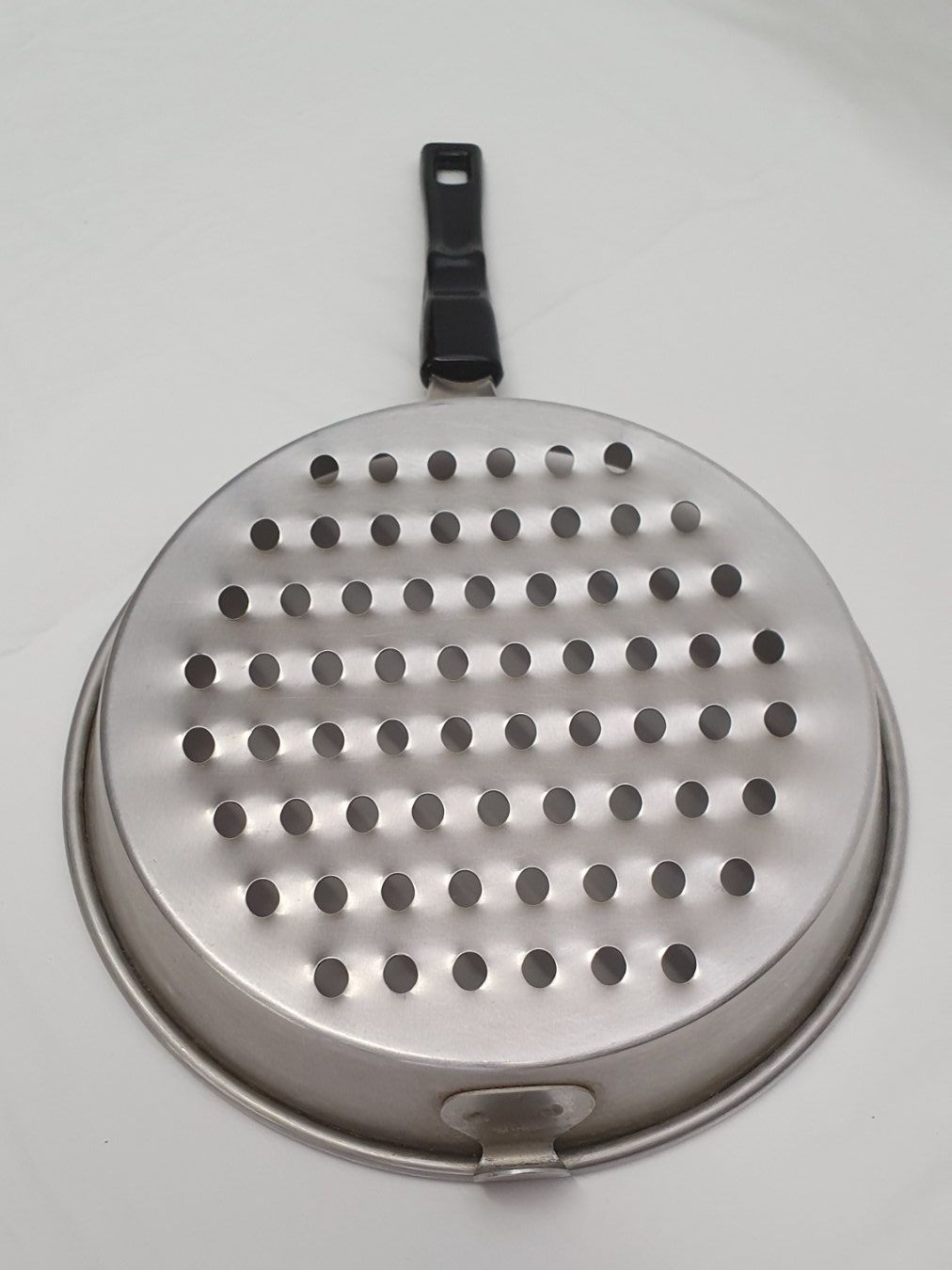 Appareils de cuisine: Knöpfli-Pfanne – D'occasion à Ehrendingen par Avotis 1
