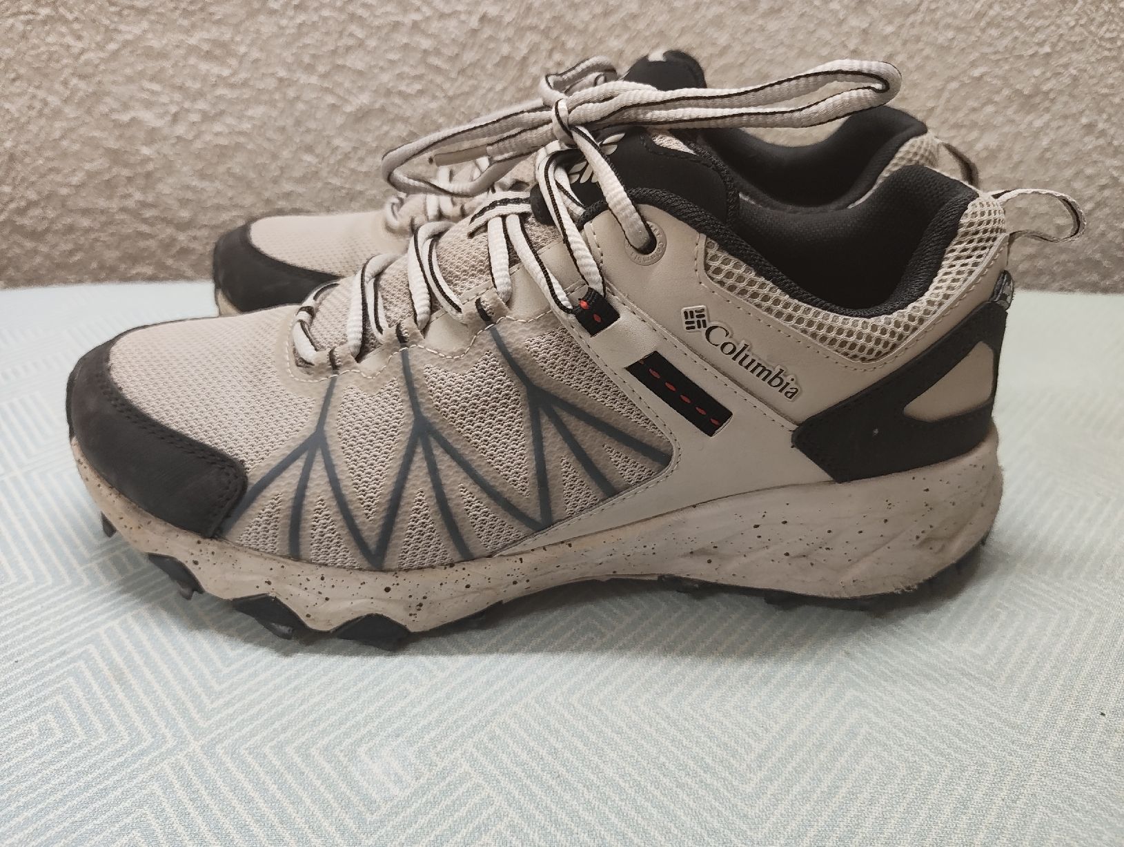 Columbia Chaussures hommes: Wanderschuhe Columbia unisex Grösse 41.5 gebraucht – D'occasion à WENGEN par majca 1