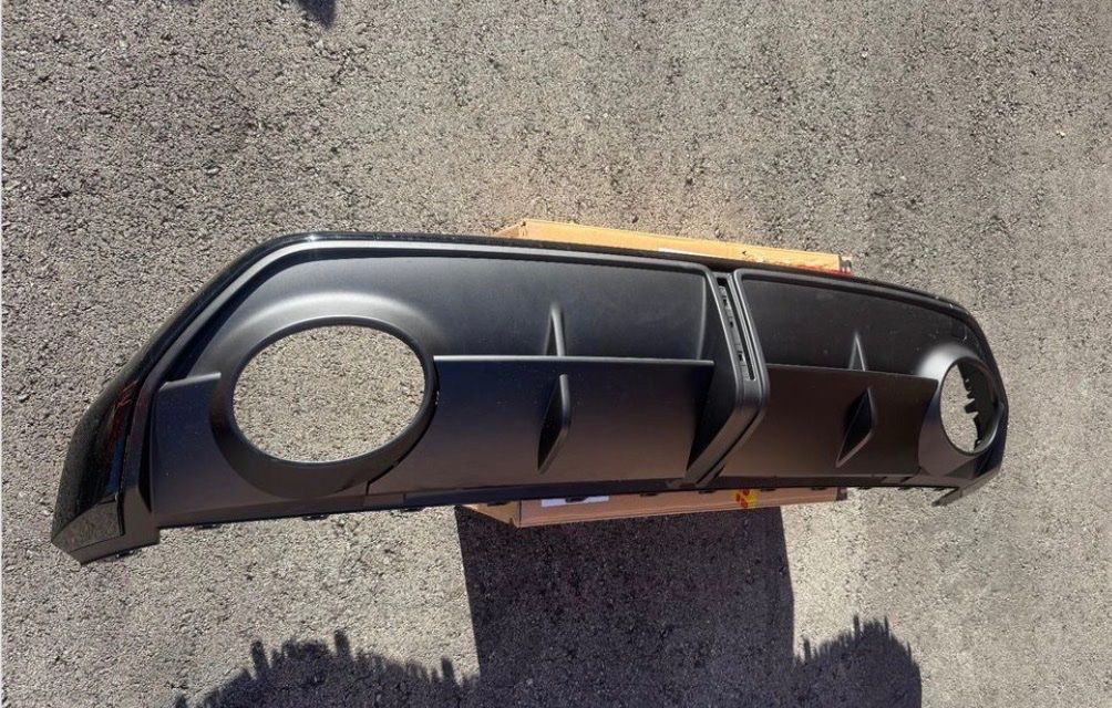 Audi Tutti pezzi di ricambio auto: Deflettore posteriore Audi rs3 – Nuovo (secondo la descrizione) da Broglio venduto da lory00