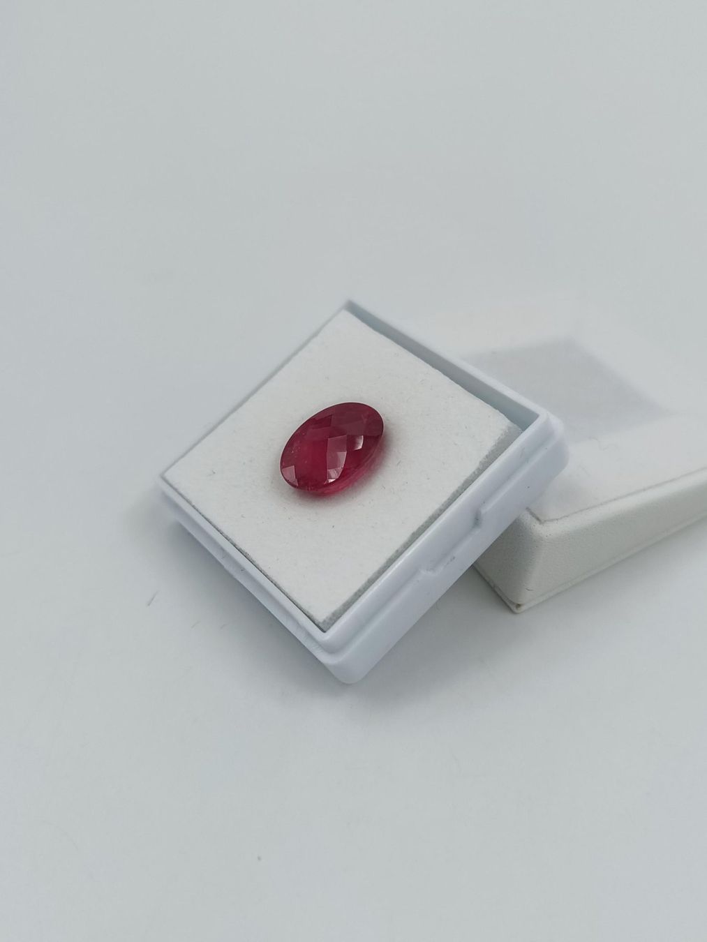 Pietre preziose: 1 PINKER OVALER TURMALIN, 8.500 CT. – Usato da Luzern venduto da EdiGem 1