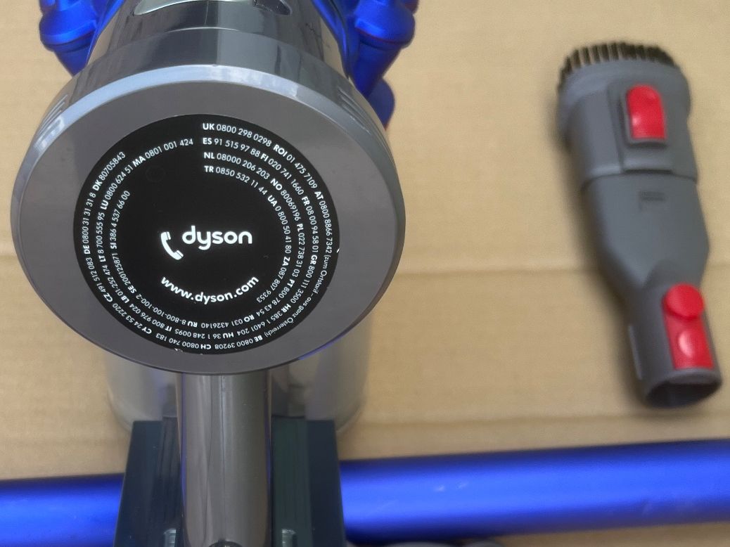 Dyson Staubsauger & Zubehör: Dyson v7 Handstaubsauger – Gebraucht aus Magden von Hornet2 5