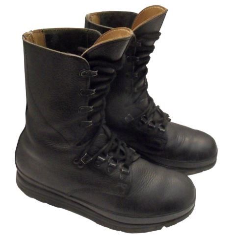 Schweizer Armee Scarpe da uomo: Kampfstiefel 90 / Militärschuhe / Wanderschuhe – Usato da Unterlangenegg venduto da vitas