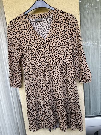 Sommerliches Minikleid mit Leo-Punktemuster, Grösse 36