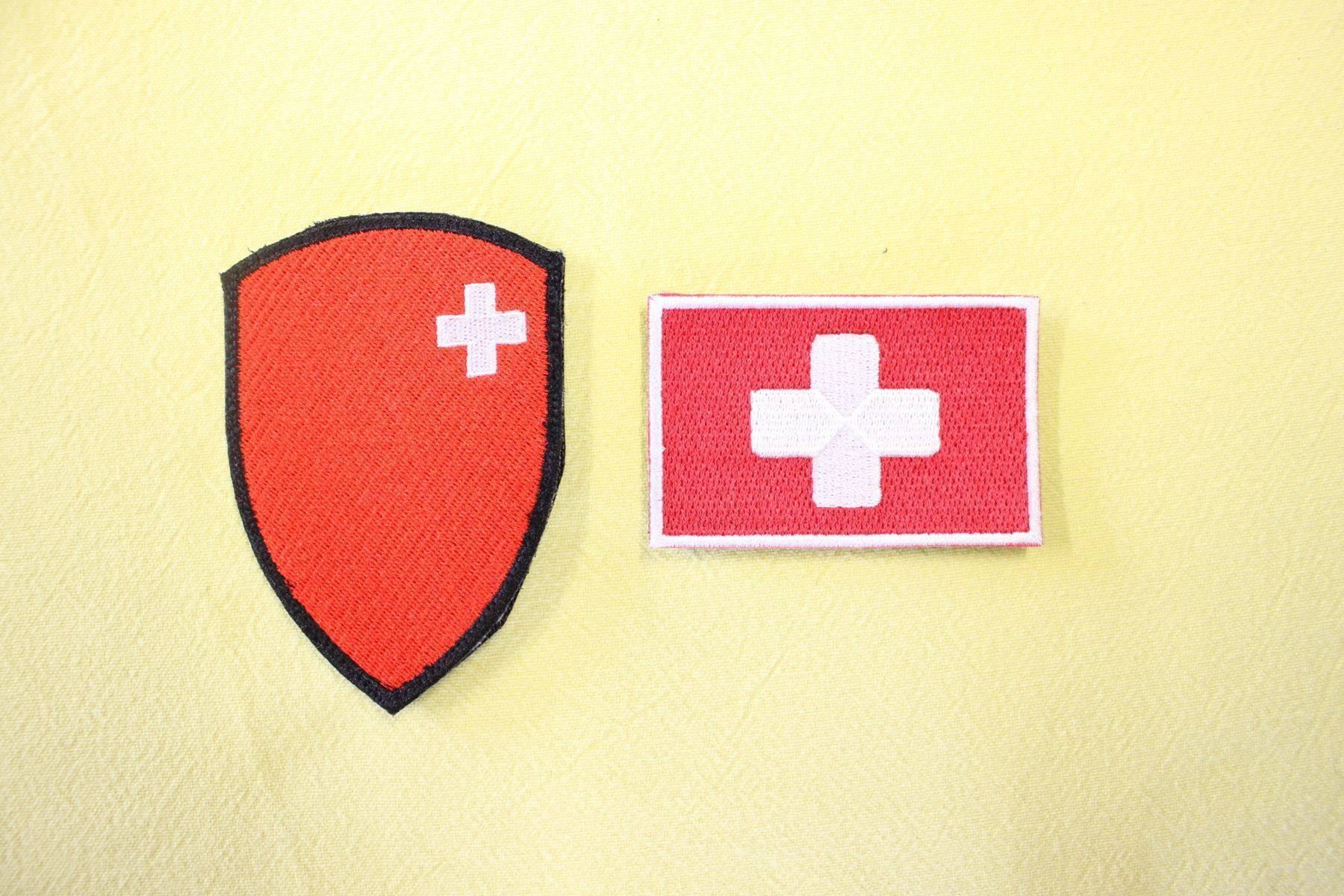 Schweizer Armee Placchette & Badge: 2 Badges SZ + CH – Nuovo (secondo la descrizione) da La plaine venduto da 762