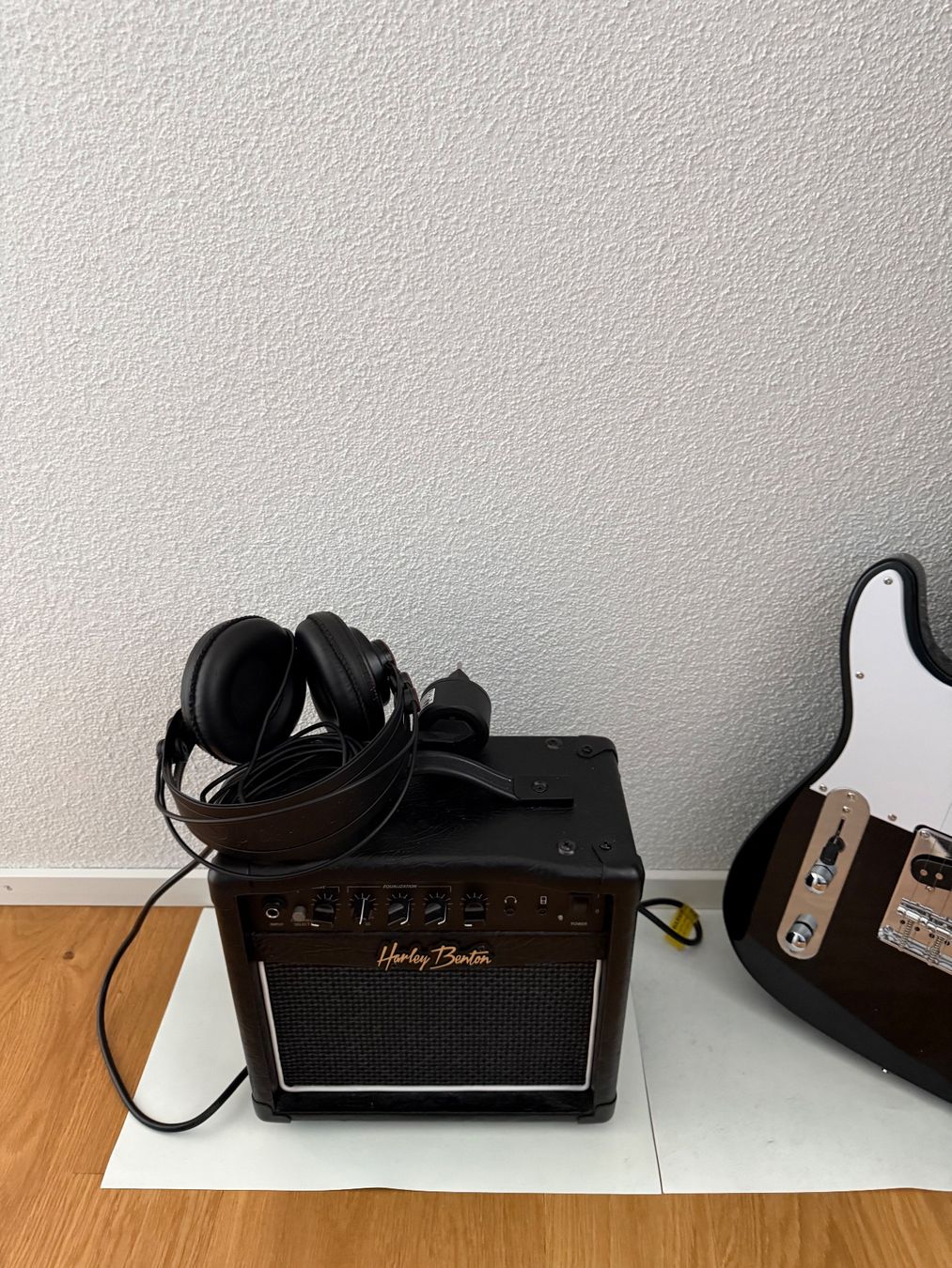 Strumenti musicali: E-Gitarre Set mit Verstärker und Kopfhörer – Usato da Mellingen venduto da andreas.hofer49 1