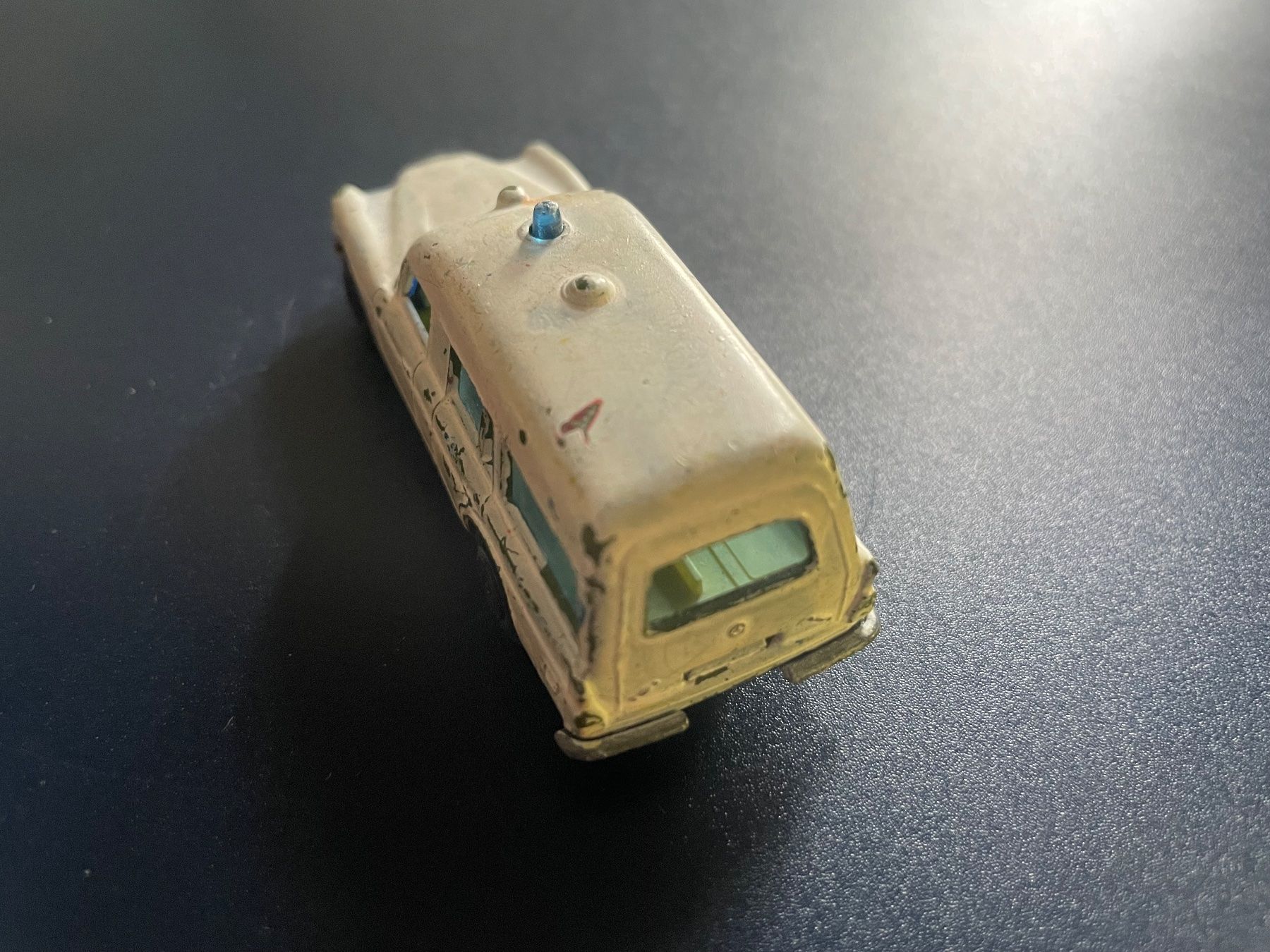 Matchbox Modellautos: Matchbox Superfast Merdes Benz "Binz Ambulance" – Gebraucht aus Volketswil von rubin74 3