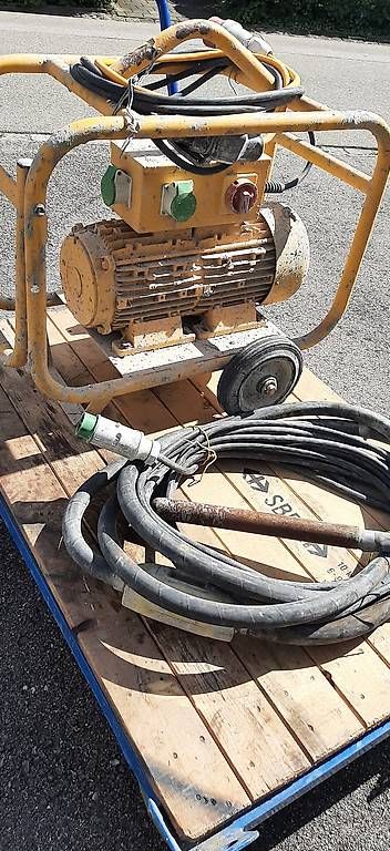 Tutte le macchine: Umformer mit Rüttelflaschen – Usato da Thayngen venduto da Eddi68