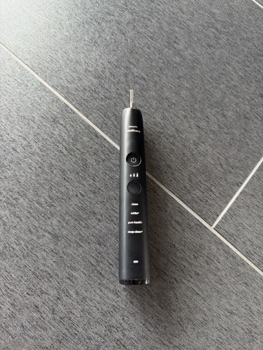 Philips Sonicare Cura dei denti: Schallzahnbürste Philips Sonicare schwarz – Usato da Laufenburg venduto da swissluxuryboy