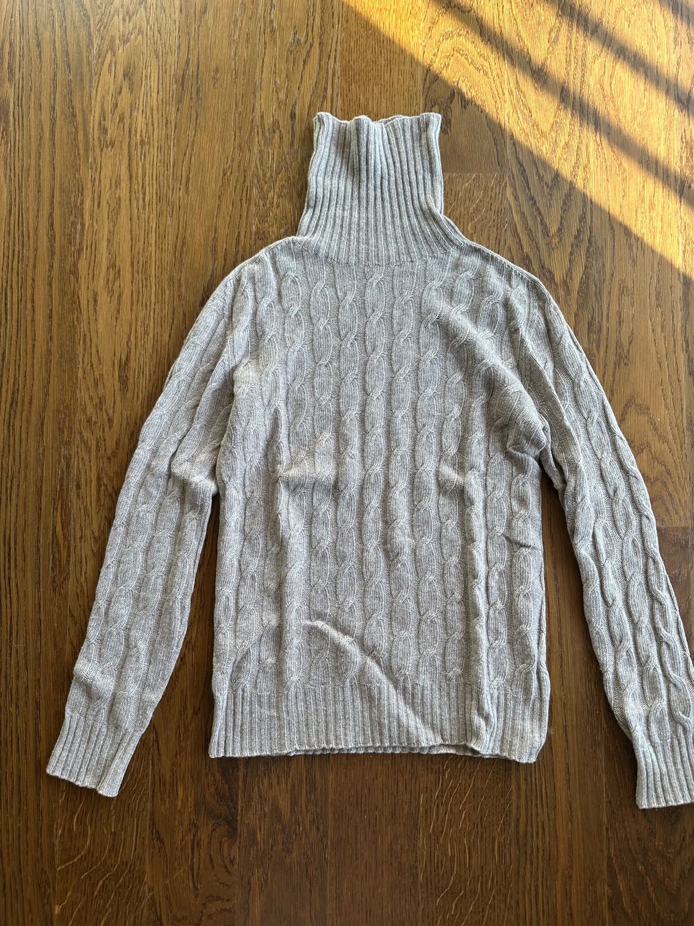 Pullover & Sweatshirts: Kaschmir Rollkragenpullover zopfmuster beige Gr S – Gebraucht aus Zürich von anyka