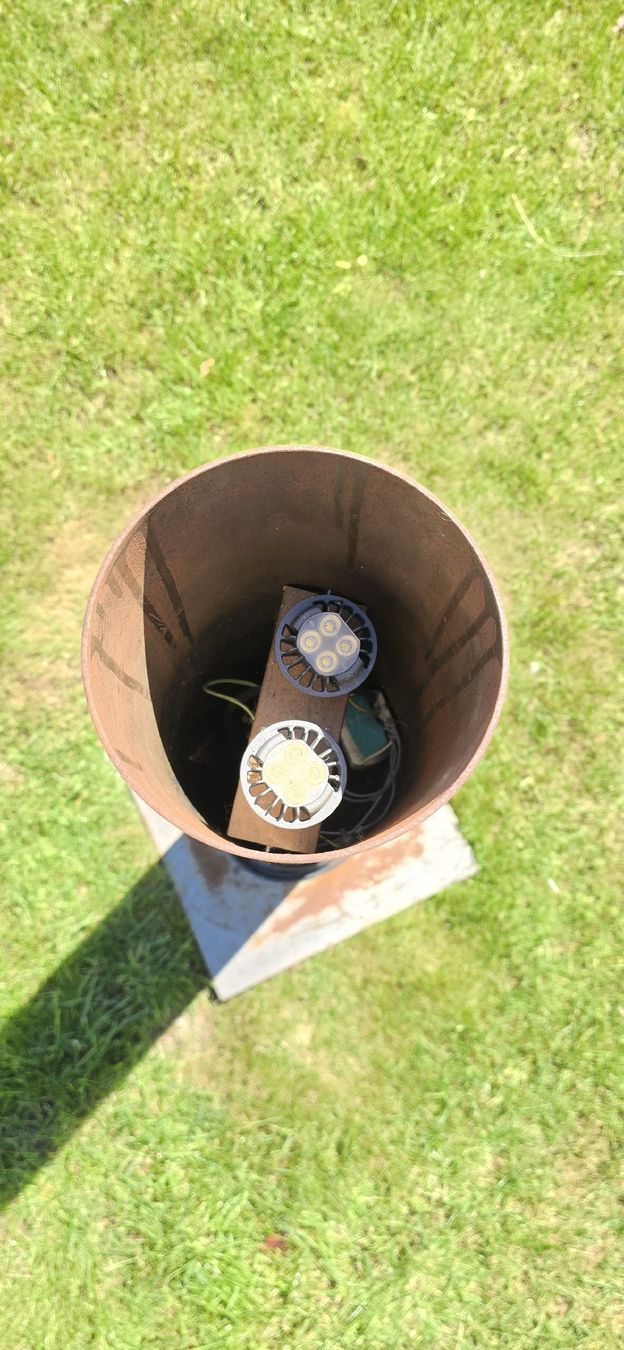 Lampade: Einzelstück Stehleuchte aus massivem Stahl – Difettoso da Romanshorn venduto da Elektriker-shop 1