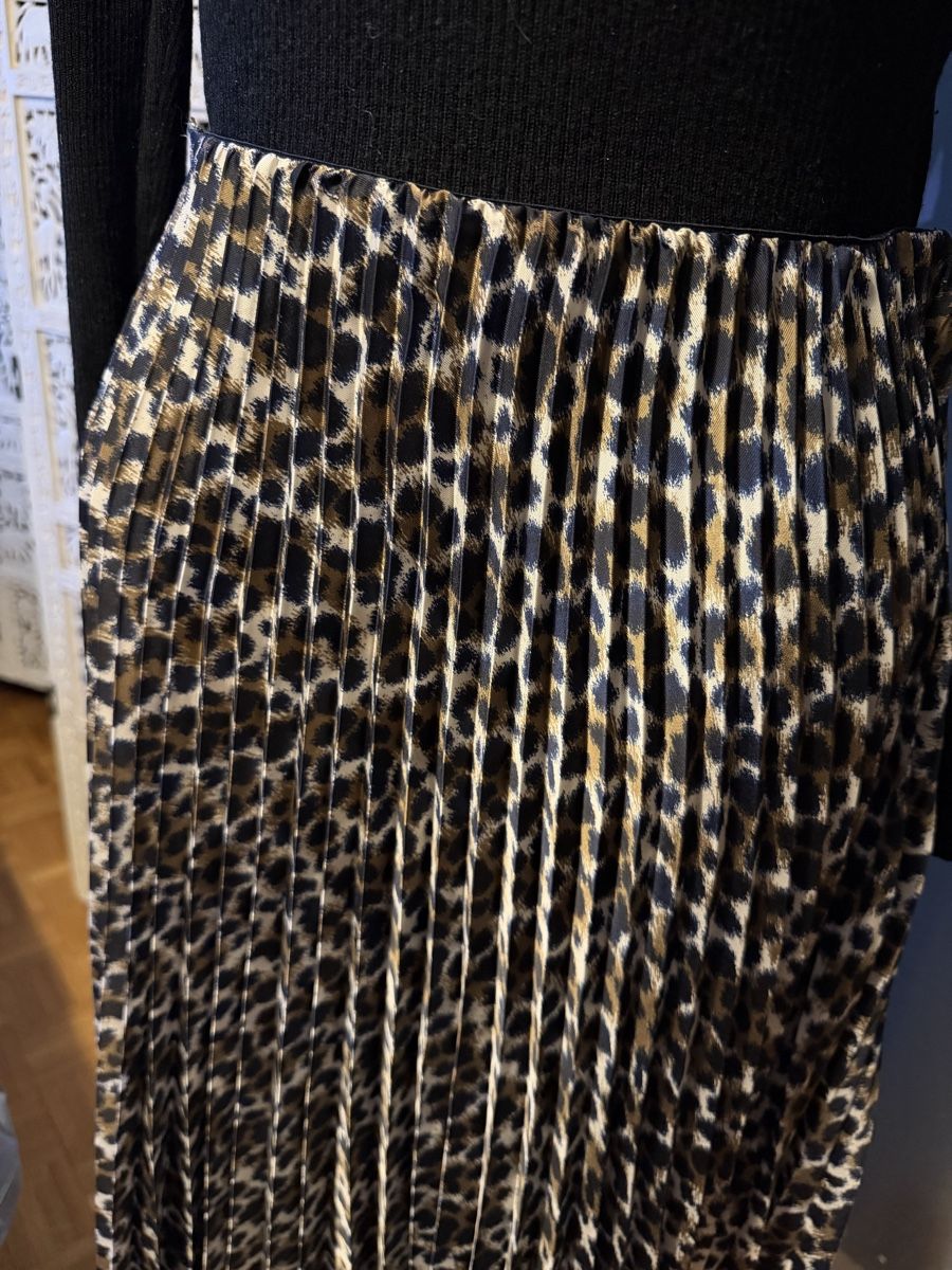 Massimo Dutti Gonne: Jupe Massimo Dutti taille M – Usato da lausanne venduto da annec777 4