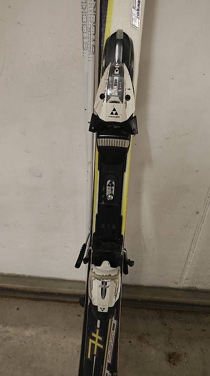 Skis: Ski 160 + Stöcke GRATIS – D'occasion à Effretikon par evg_9mxs 2