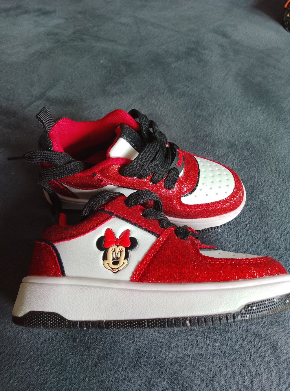 Scarpe per ragazze: Disney Minnie Mouse Mädchen Schuhe – Nuovo (secondo la descrizione) da Zermatt venduto da Haspeklo