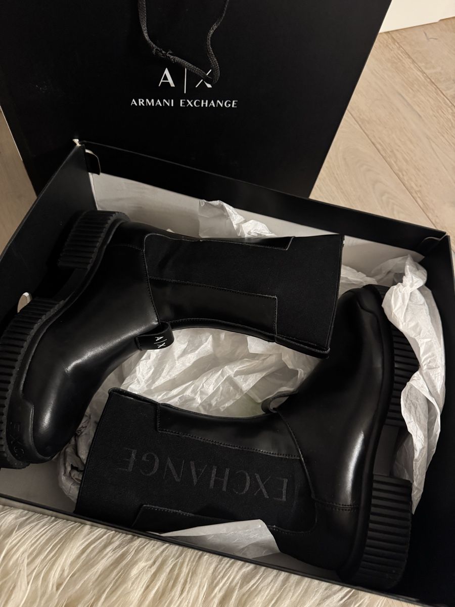 Scarpe da donna: Armani Exchange Stiefel – Nuovo (secondo la descrizione) da Lotzwil venduto da meeli0608