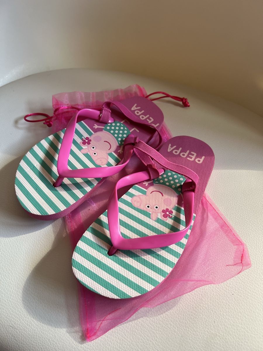 Schuhe für Mädchen: Peppa Pig Flip Flops Grösse 28/29 – Gebraucht aus Inwil von Karenstone