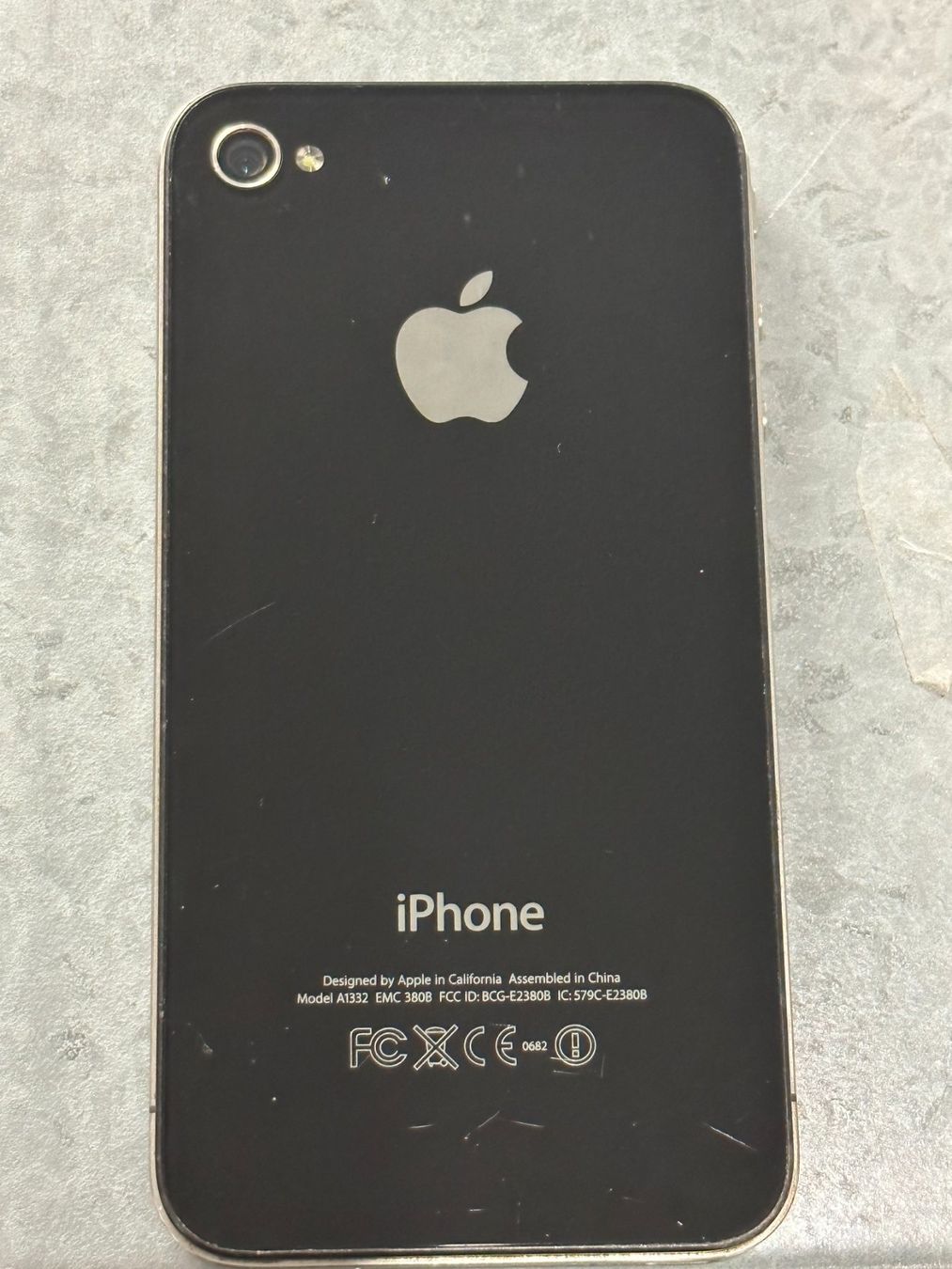 Apple Telefoni cellulari / Smartphones: Apple iPhone 4, 16GB, Schwarz – Usato da Basel venduto da protekto 1