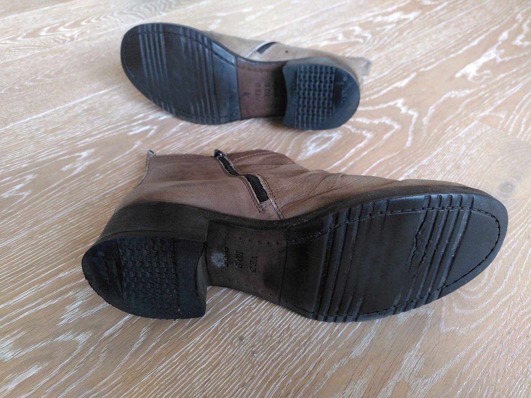 Damenschuhe: Graue Leder Stiefeletten Grösse 39 – Gebraucht aus Lugano von fab_h5r2 6