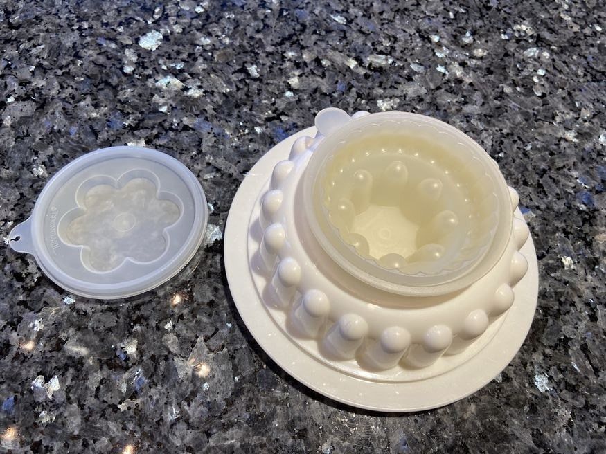 Tupperware Contenitori & Simili: Neuwertige Tupperware Puddingform "Kleiner Prinz" 4-teilig – Usato da Beatenberg venduto da buy2you 3