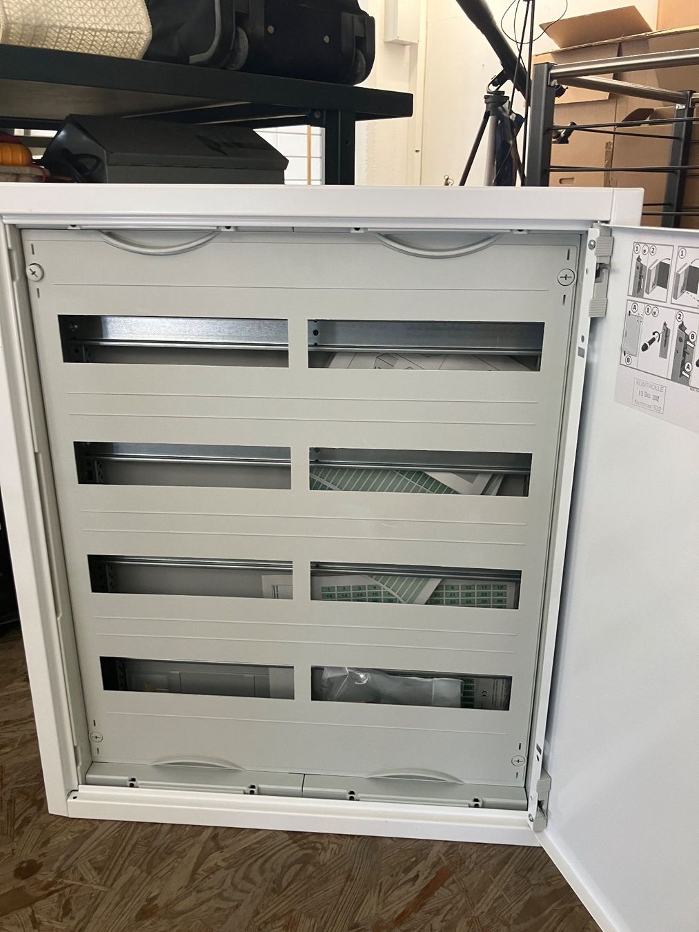 ABB Alimentazione elettrica: ABB Kleinverteiler AP 4R IP43 Distribution Board AT42 2012 – Usato da Dübendorf venduto da sdbu-frappant