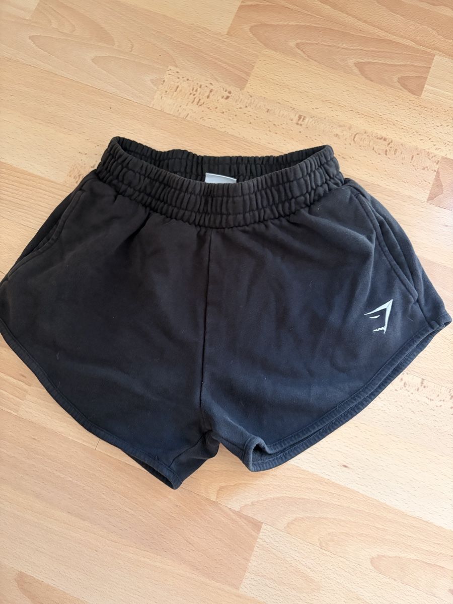 Gymshark Hosen: Gymshark Shorts – Gebraucht aus Pfäffikon ZH von she_qkn2