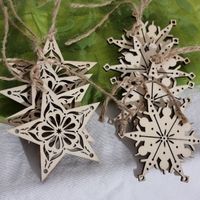 8 robuste, neue Winterdeko  4 Flocken / 4 Sterne  mit Schnur