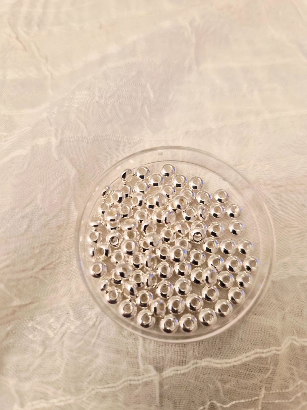 Perle (finte): Zwischenperlen 2x4mm 138 stk silber farbe – Nuovo (secondo la descrizione) da Dietikon venduto da Eleda